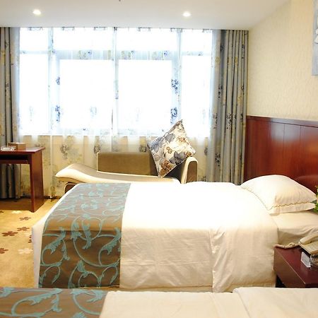 Guangxi Golden Holiday Hotel 南寧 エクステリア 写真