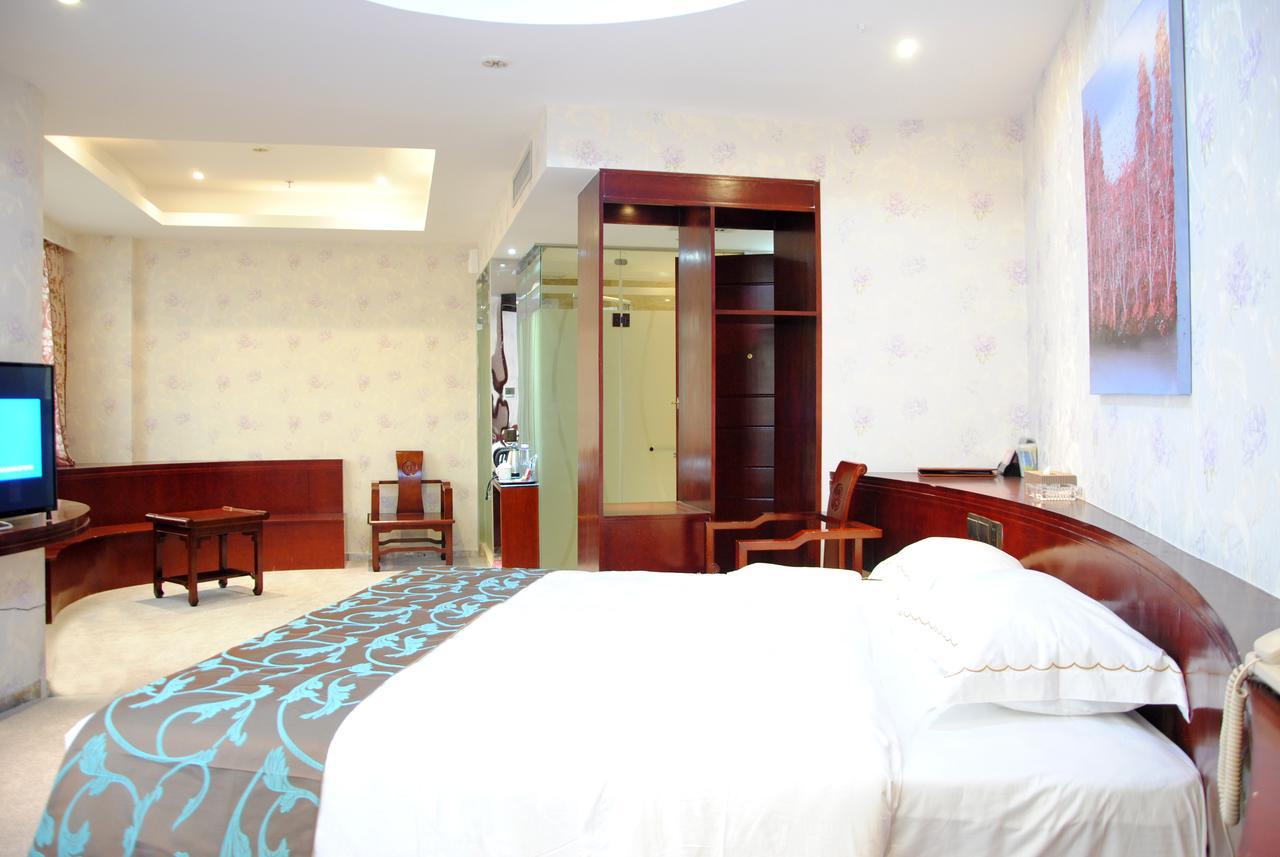 Guangxi Golden Holiday Hotel 南寧 エクステリア 写真