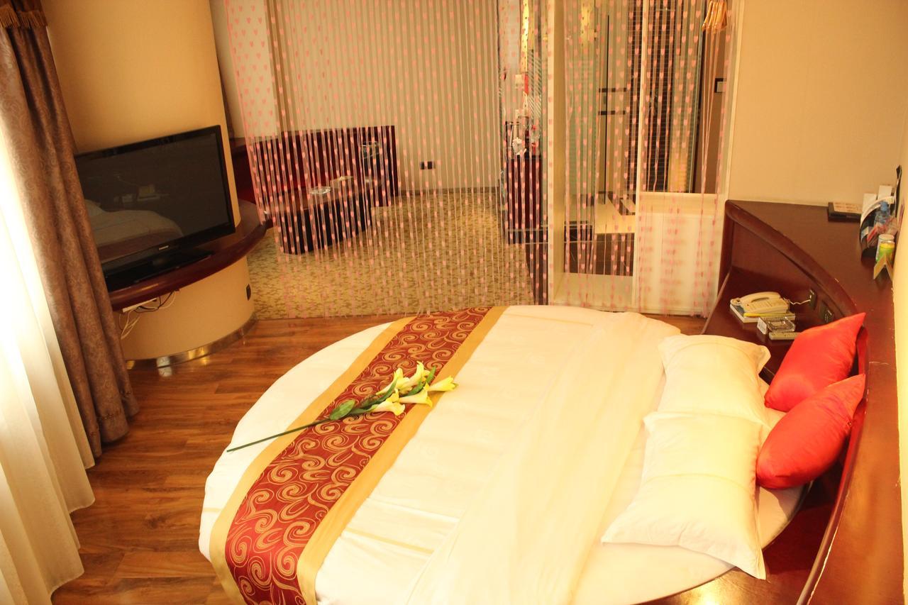 Guangxi Golden Holiday Hotel 南寧 エクステリア 写真