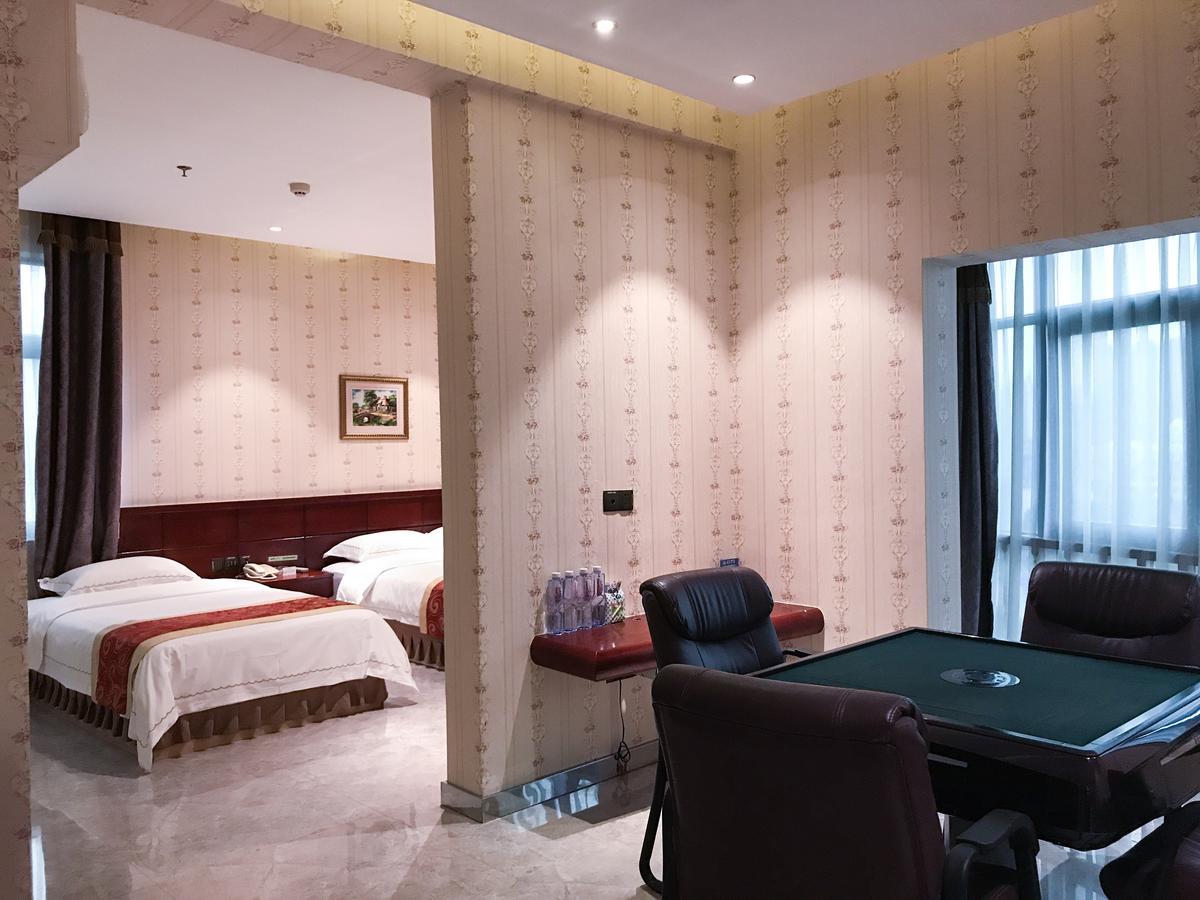 Guangxi Golden Holiday Hotel 南寧 エクステリア 写真