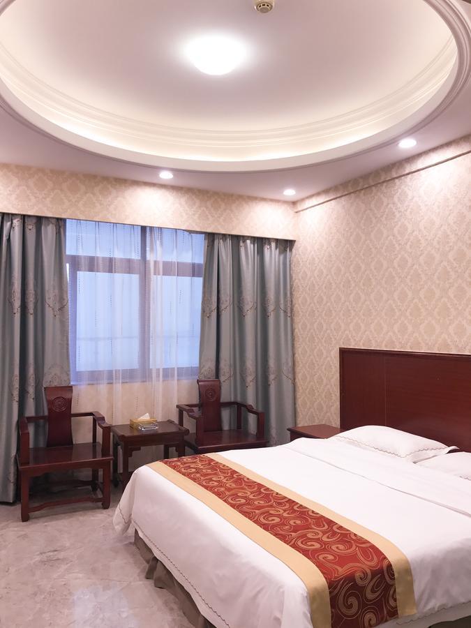 Guangxi Golden Holiday Hotel 南寧 エクステリア 写真