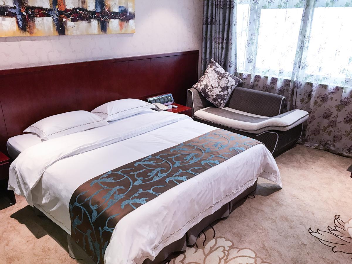 Guangxi Golden Holiday Hotel 南寧 エクステリア 写真
