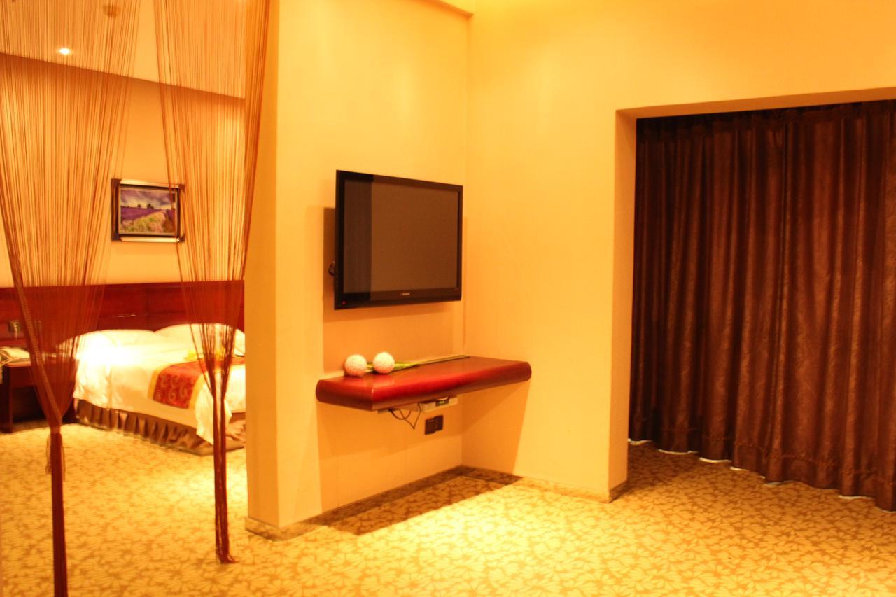 Guangxi Golden Holiday Hotel 南寧 エクステリア 写真