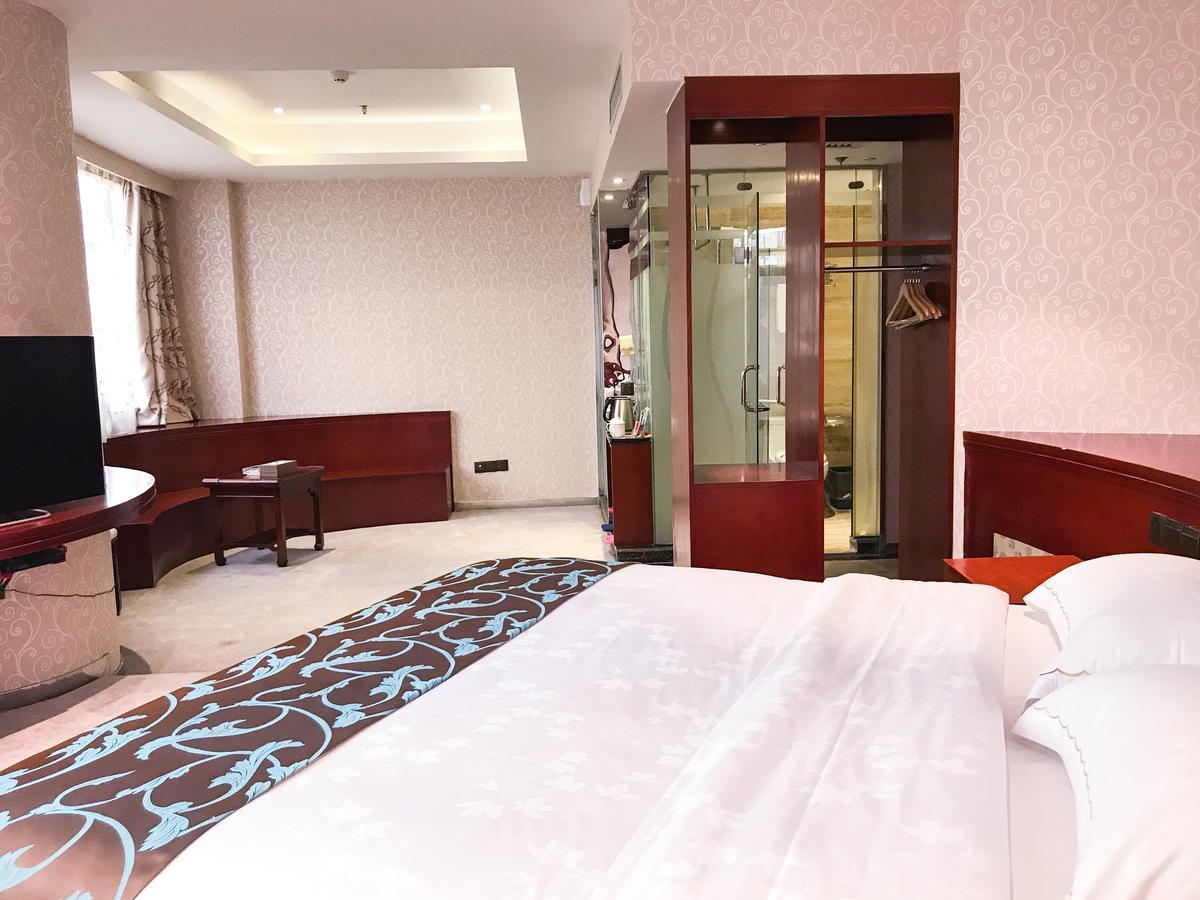 Guangxi Golden Holiday Hotel 南寧 エクステリア 写真
