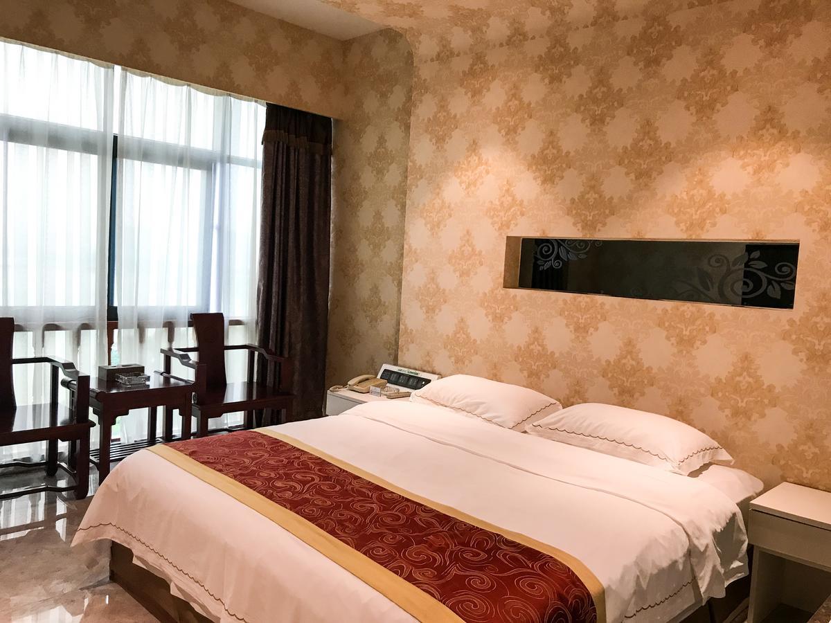 Guangxi Golden Holiday Hotel 南寧 エクステリア 写真