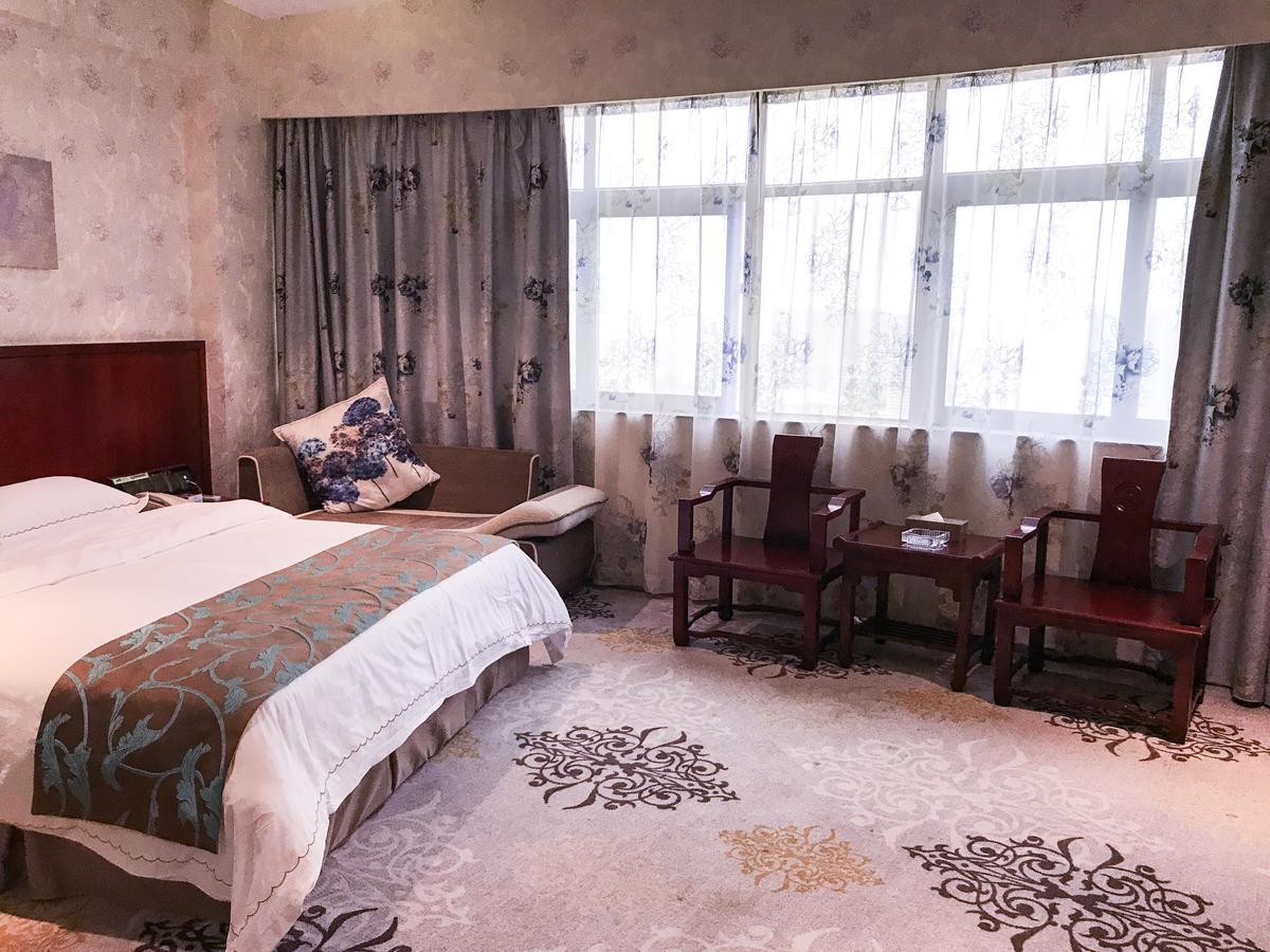 Guangxi Golden Holiday Hotel 南寧 エクステリア 写真